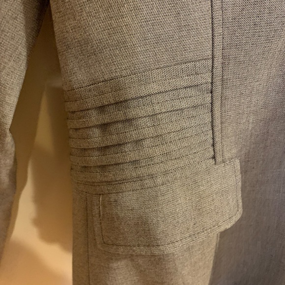 Le Chateau blazer, double button, pleats, lightweight, NWOT, beige, S - Picture 4 of 6